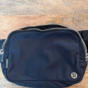lululemon black everywhere bag